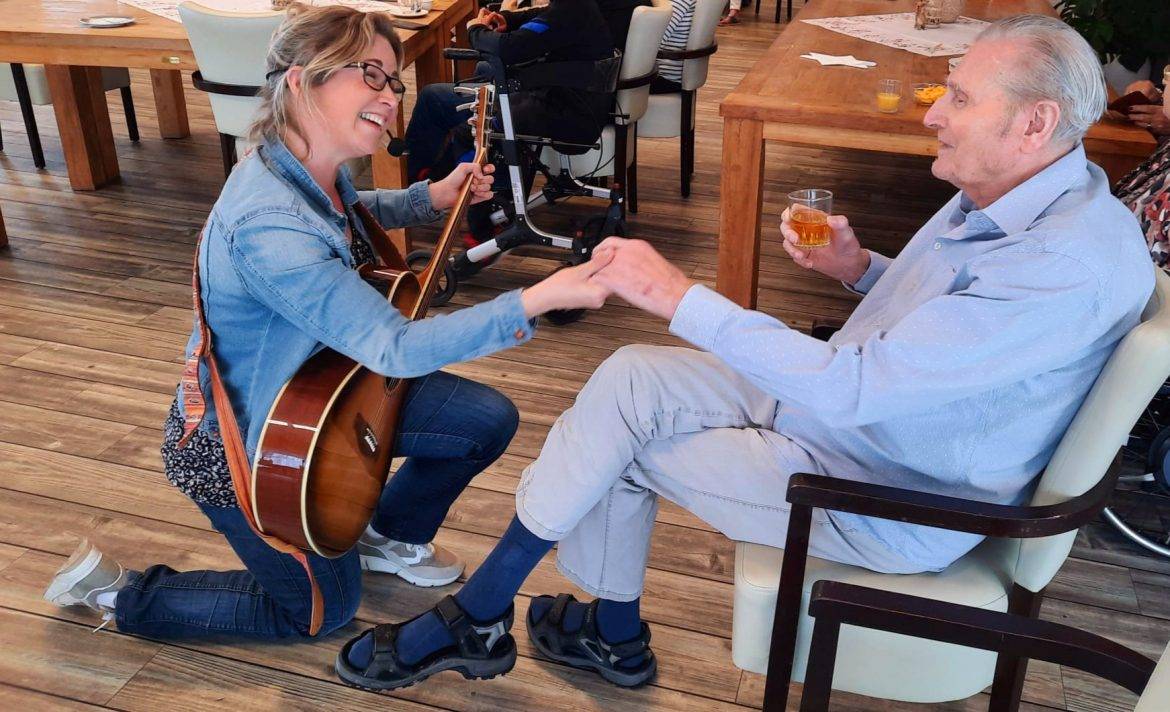 Een lach en een traan met muziekagoog Elza