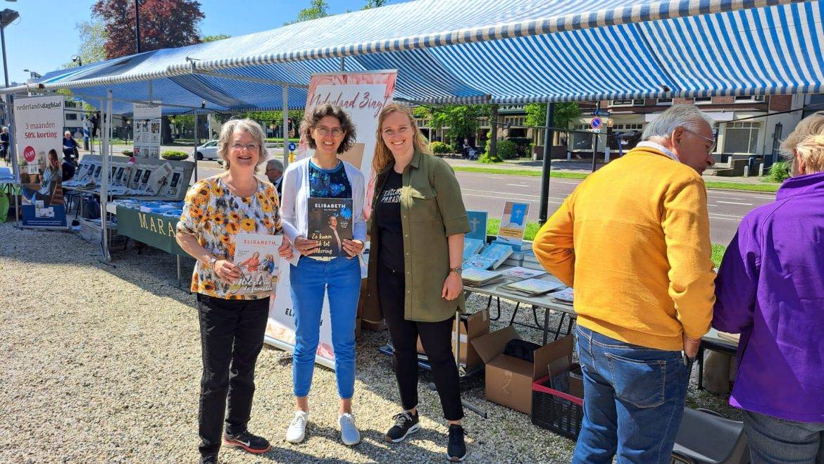 Elisabeth stand op Nederland Zingt Event