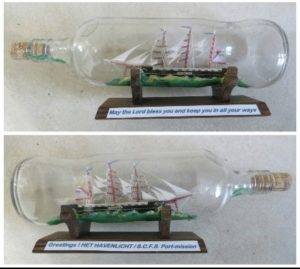 2 flessenscheepjes onder elkaar