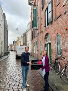 Voor het gebouw van de Navigators in Groningen