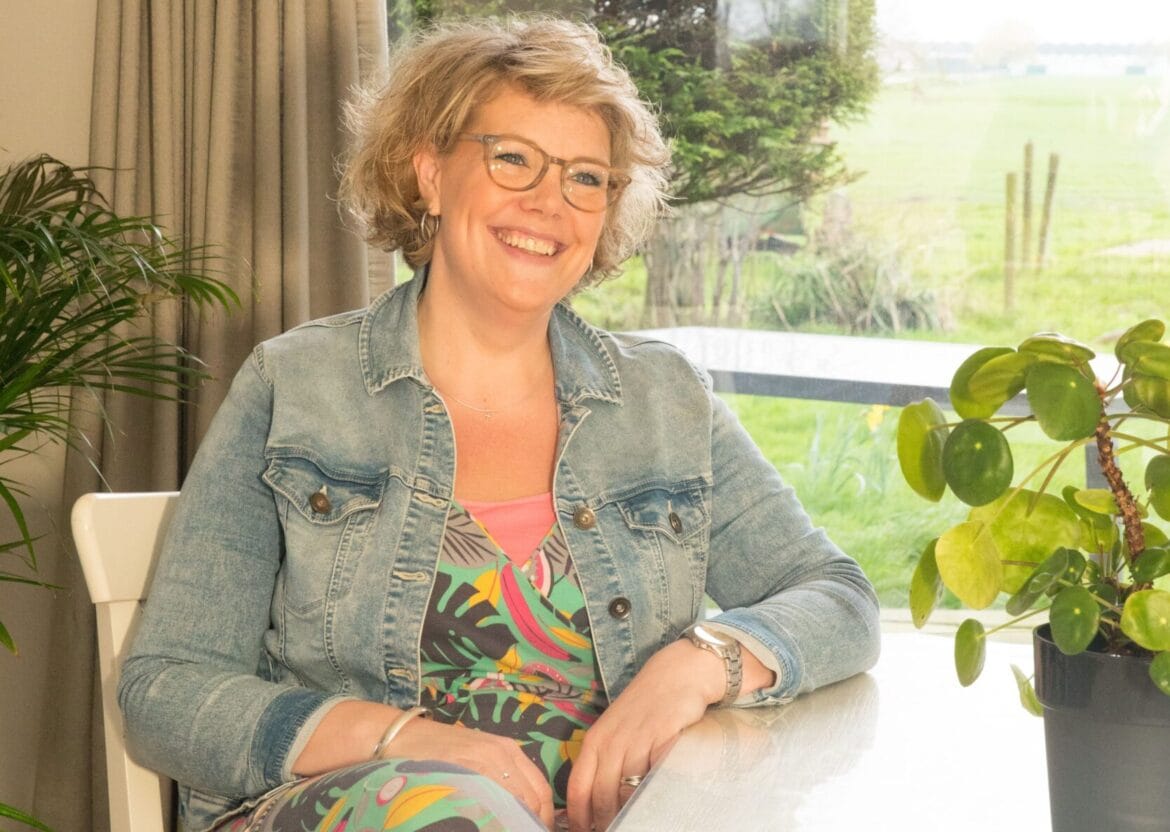 Margriet Visser is vrijwilligerscoördinator bij het Dorcas Handwerkatelier